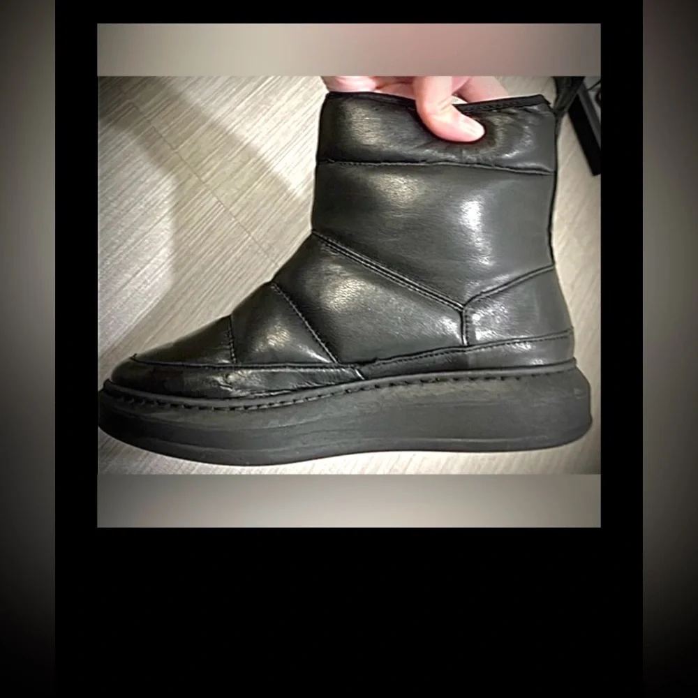 Ivylee Copenhagen Platform Moon boots Leather in black color EU size 36 = US 6.0